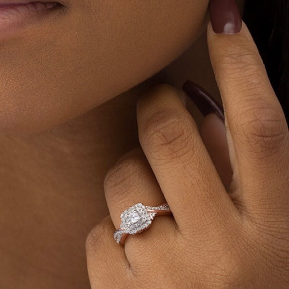 Princess Cut Diamond engagement ring in 10k Rose Gold - Picture 2 of 6